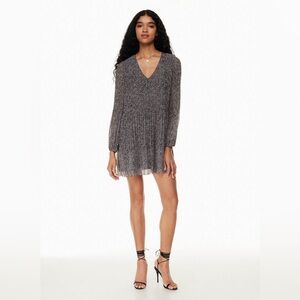 Aritzia Wilfred Daydreamer v-neck dress (color black), size small